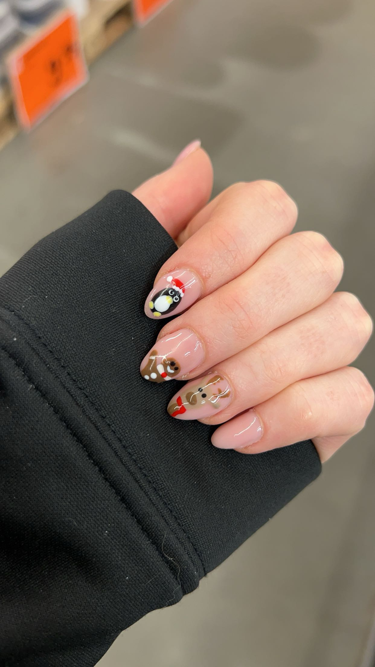 Nagels met zwart-gouden nail art